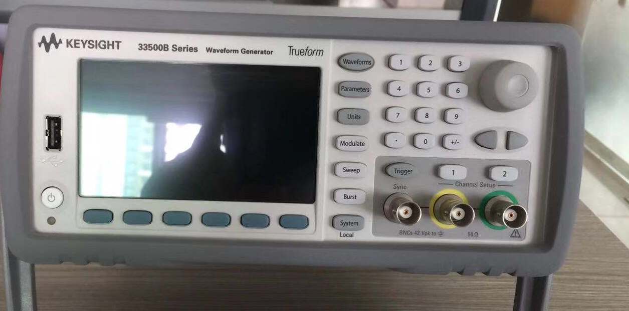 634f9c3b62caa.jpg 函數信號發生器33522B 3.jpg