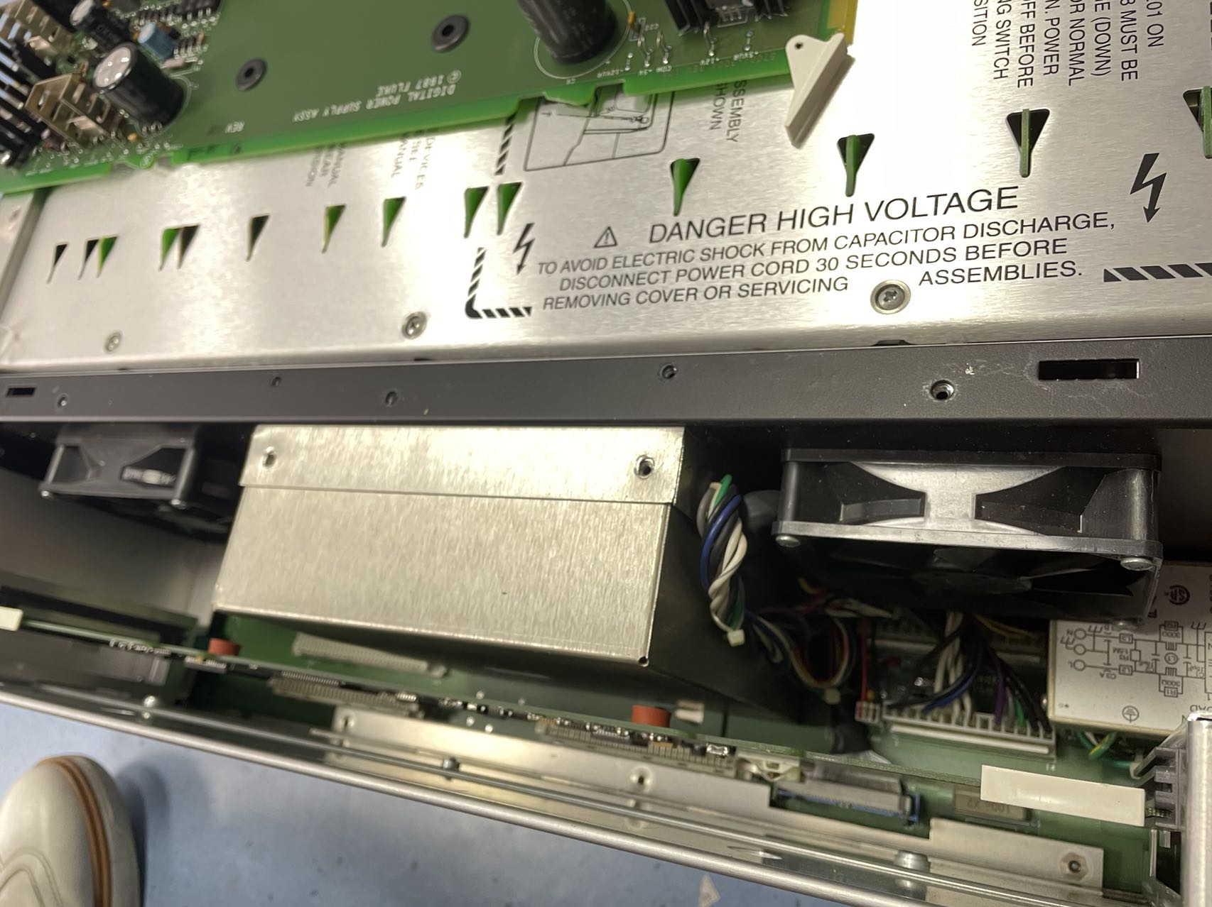 63f564cb1cf52.jpg 維修多功能校準(zhǔn)儀FLUKE5700A 1 (2).jpg